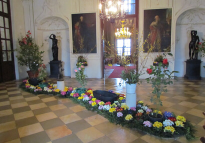 Kamelien und kalte Schönheit des Metalls, Frühlingsblumenausstellung 2012